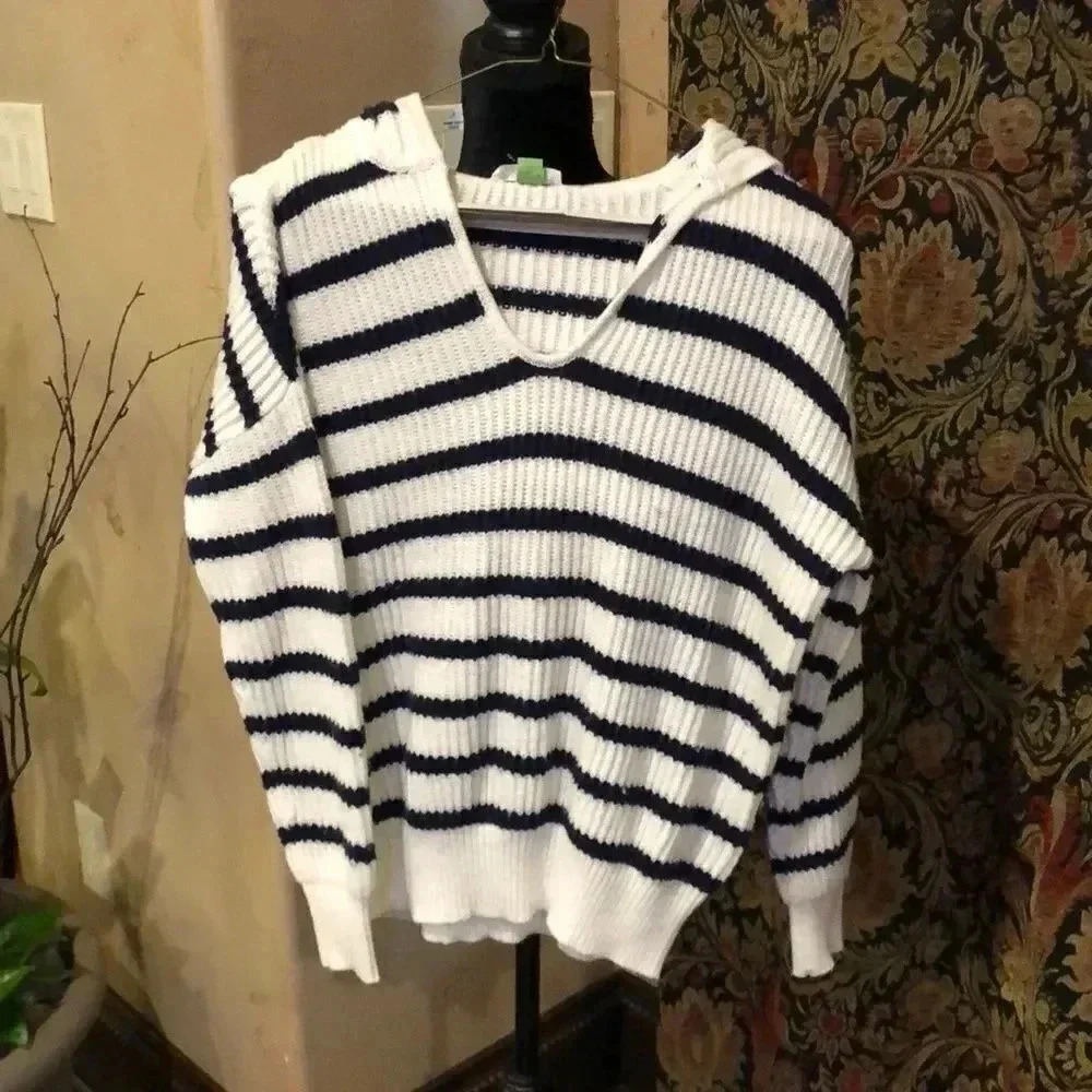 Navy & white striped hooded sweater size extra small Splendid Collection